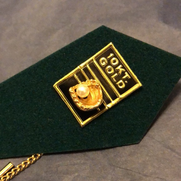 Other - 10kt baseball genuine pearl mitt glove tie tack softball pitcher